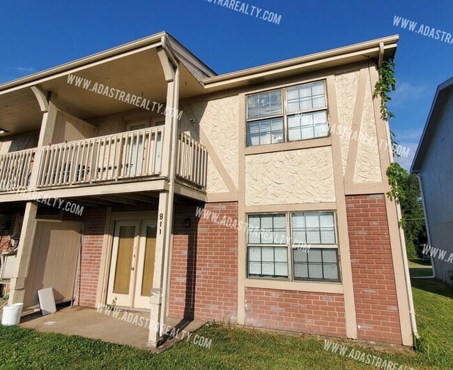 property at 811 N Washington St