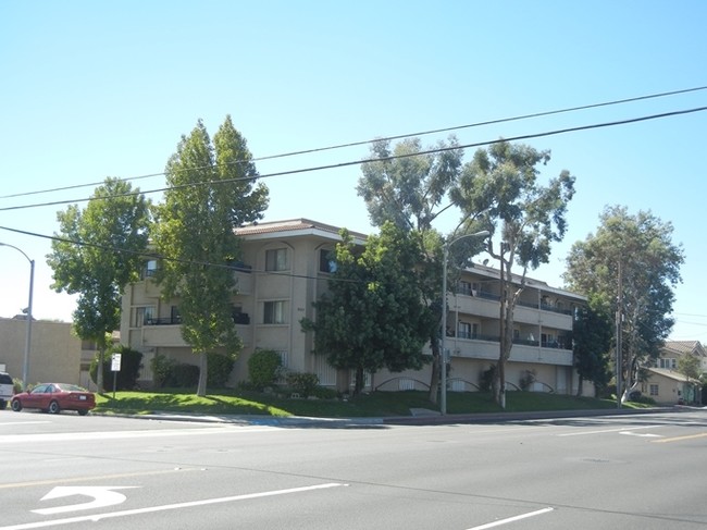 Fullerton Ave Apartments in Buena Park, CA - Foto de edificio - Building Photo