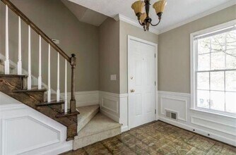 637 Corbin Lake Ct in Atlanta, GA - Foto de edificio - Building Photo