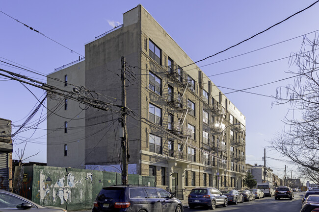 2068 Bathgate Ave in Bronx, NY - Building Photo - Building Photo