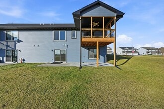 720 Creekside Dr in Tiffin, IA - Building Photo - Building Photo