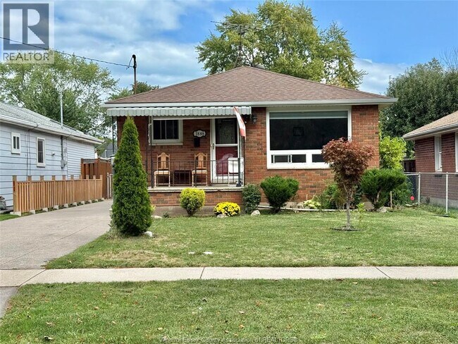 1888 Glendale Ave in Windsor, ON - Building Photo - Building Photo