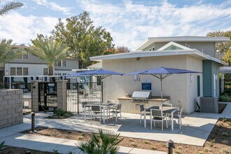 Stadium Park Apartments in Inglewood, CA - Foto de edificio - Building Photo