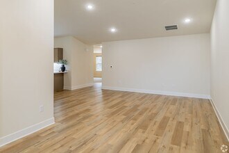 119 Eiche Dr-Unit -119 Eiche Drive - Unit 5 in Slinger, WI - Building Photo - Building Photo