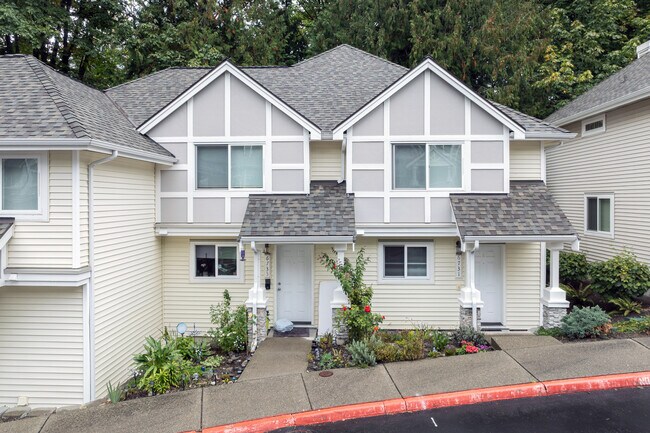 Lakemont Crest in Bellevue, WA - Building Photo - Building Photo