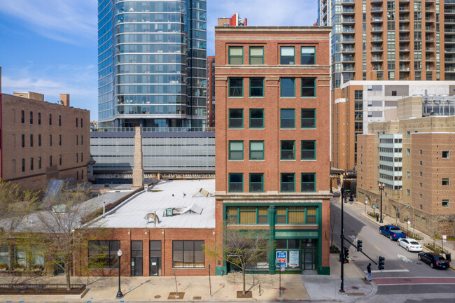 Fairbanks Lofts in Chicago, IL - Foto de edificio - Building Photo