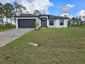 815 Anaconda Ave S in Lehigh Acres, FL - Building Photo