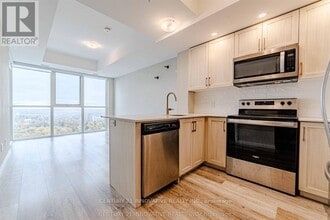 108 Garment St in Kitchener, ON - Building Photo - Building Photo