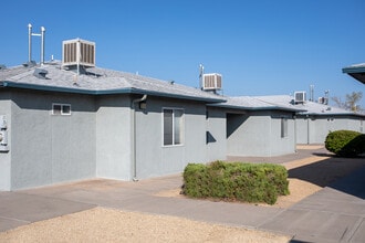 Western Burgundy in El Paso, TX - Foto de edificio - Building Photo