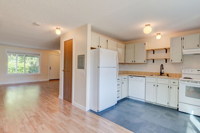 685 SE Ireland St in Oak Harbor, WA - Building Photo - Building Photo