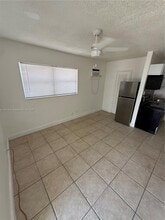 241 SE Park St in Dania Beach, FL - Building Photo - Building Photo