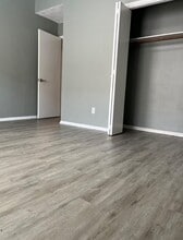 10909 Glenwolde Dr in Houston, TX - Building Photo - Building Photo