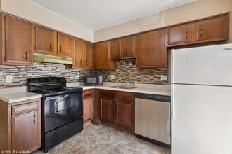 2301 Beau Monde Blvd in Lisle, IL - Building Photo - Building Photo