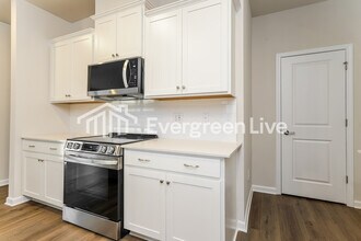 811 Pear Blossom Ct in Winston-Salem, NC - Building Photo - Building Photo