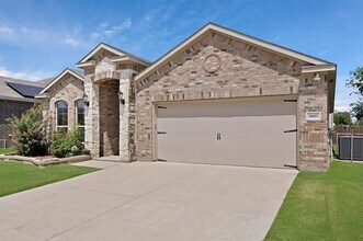 10601 Summer Pl Ln in Fort Worth, TX - Building Photo - Building Photo