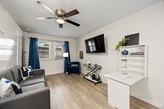 5003 Skillman St in Dallas, TX - Building Photo - Building Photo