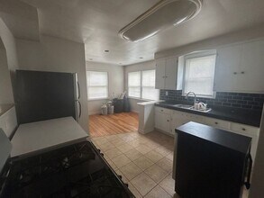 23511 Majestic St in Oak Park, MI - Building Photo - Building Photo