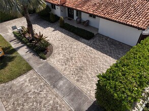 7780 SW 28th St in Miami, FL - Foto de edificio - Building Photo