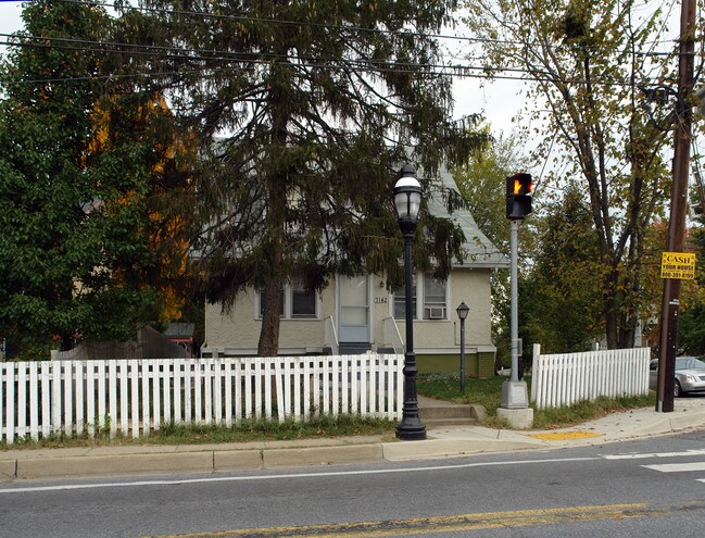 7142 Carroll Ave in Takoma Park, MD - Foto de edificio - Building Photo