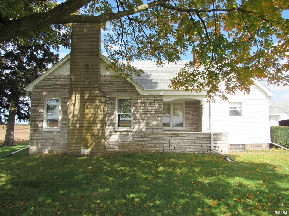 9644 N 2150th Ave in Geneseo, IL - Building Photo