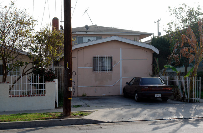 11010 S Burin Ave in Inglewood, CA - Building Photo - Building Photo