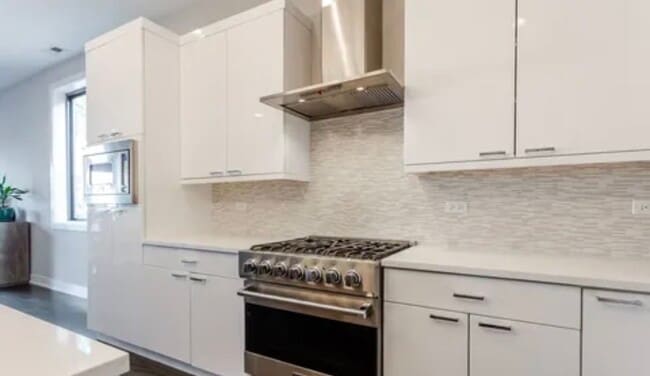 property at 1618 N Bosworth Ave