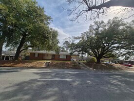 1802 S Elm St in Greenville, NC - Building Photo