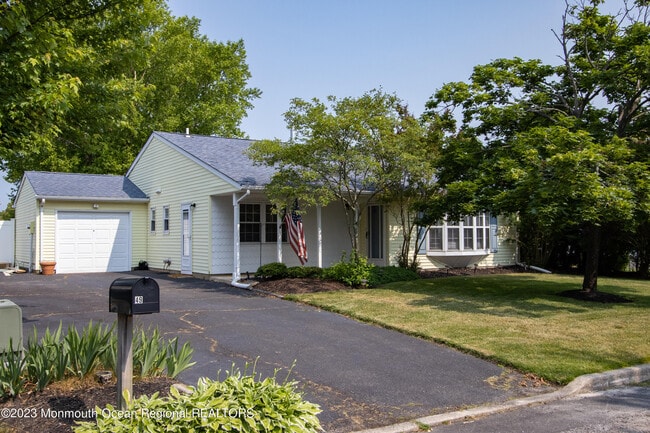 49 Williamsburg Dr in Tinton Falls, NJ - Building Photo - Building Photo