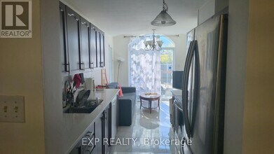 1052 Candlewood St in Ottawa, ON - Building Photo - Building Photo