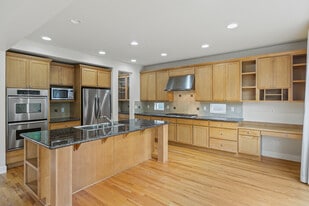 17212 NE 117th Way in Redmond, WA - Building Photo