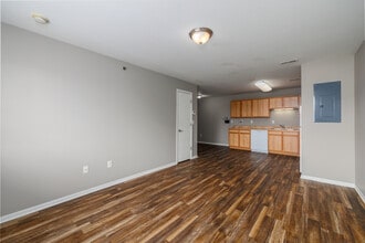 Crimson Villas in Pittsburg, KS - Building Photo - Building Photo