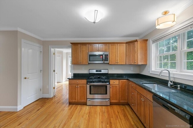 400 Burr St in New Haven, CT - Building Photo - Building Photo