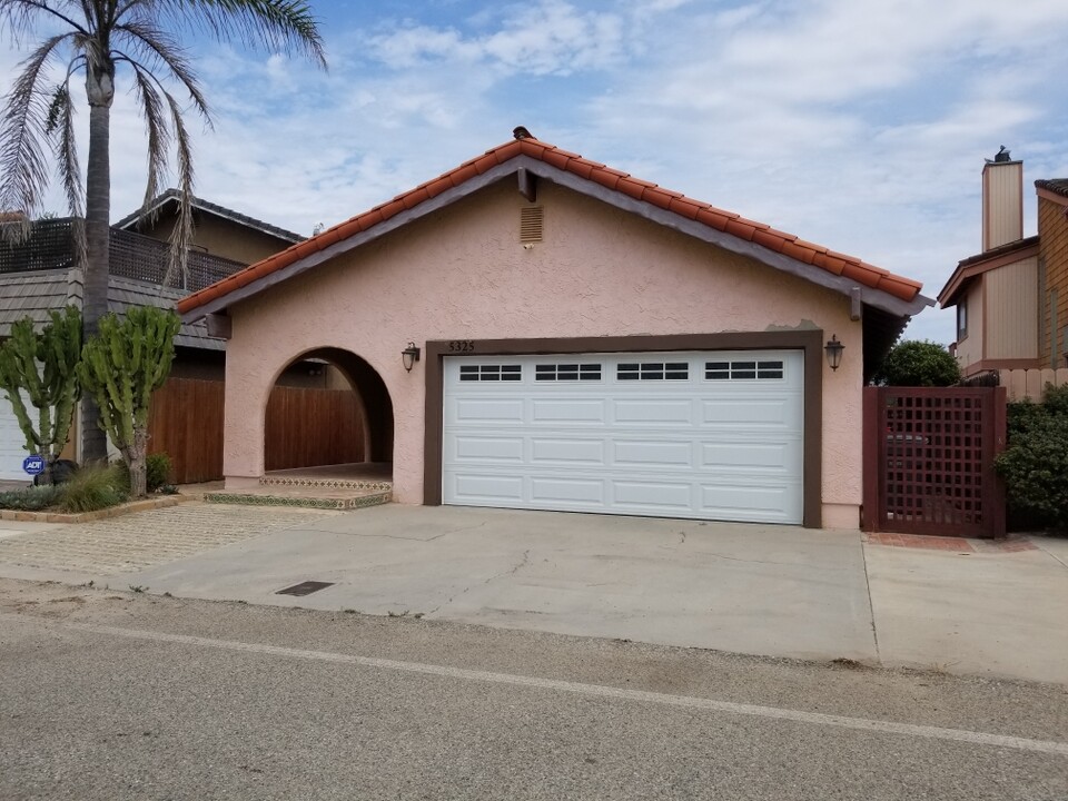 5325 Surfrider Way in Oxnard, CA - Foto de edificio