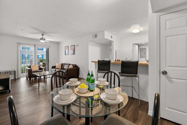 5650 Graduate Cir in Temple Terrace, FL - Building Photo - Building Photo