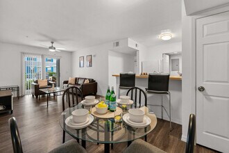 5650 Graduate Cir in Temple Terrace, FL - Building Photo - Building Photo