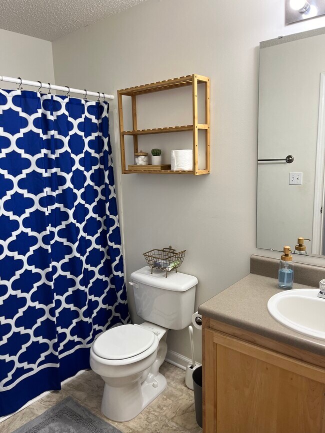 1033 Harts Cove Way, Unit 1033 in Seneca, SC - Foto de edificio - Building Photo