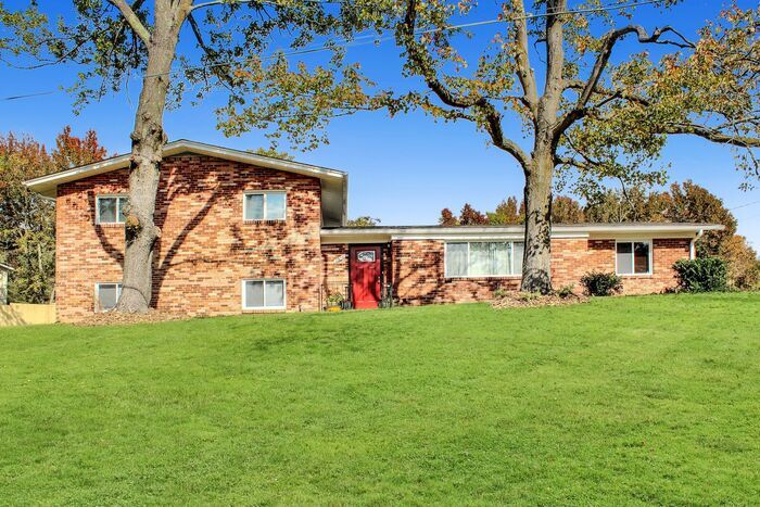 2310 Rosecroft Blvd in Fort Washington, MD - Building Photo