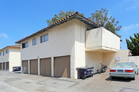 16791 Bardon Ln in Huntington Beach, CA - Foto de edificio - Building Photo