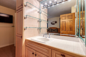 1063 Vail View Dr in Vail, CO - Building Photo - Building Photo