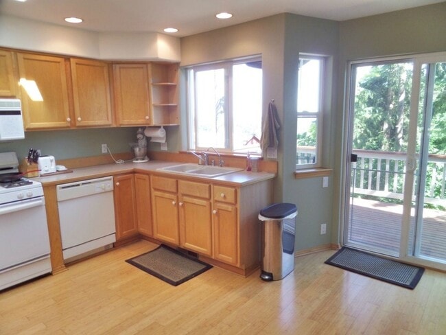 1911 Ponderosa Ct in Bellingham, WA - Building Photo - Building Photo