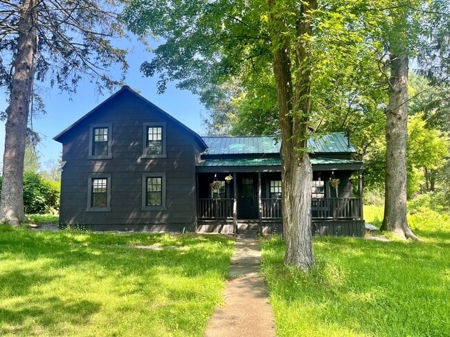 property at 1452 Huntersland Rd