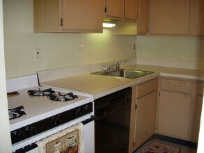 125I Clubhouse Dr SW in Leesburg, VA - Building Photo - Building Photo