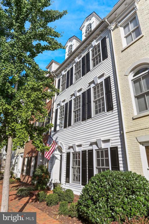 property at 27 Alexander St