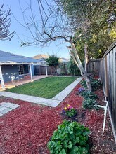 415 Wisteria Dr in East Palo Alto, CA - Building Photo - Building Photo