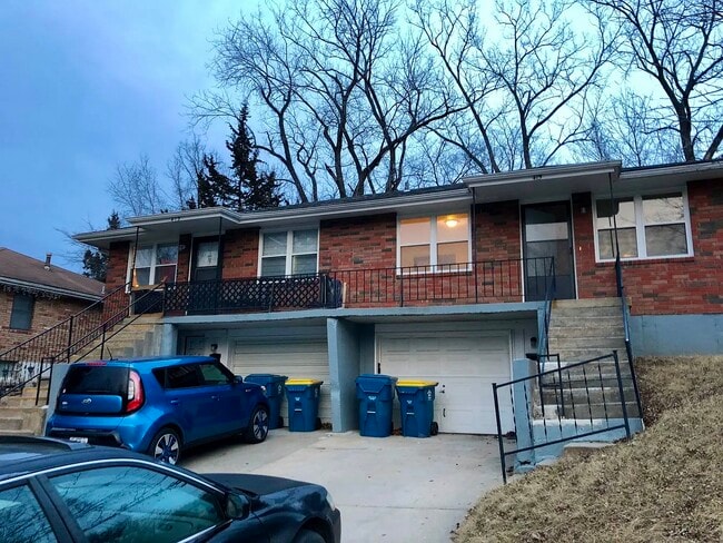 415 S Sugar Creek Blvd in Sugar Creek, MO - Building Photo - Building Photo