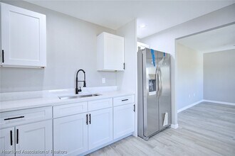 295 Lincoln Rd NE in Lake Placid, FL - Building Photo - Building Photo