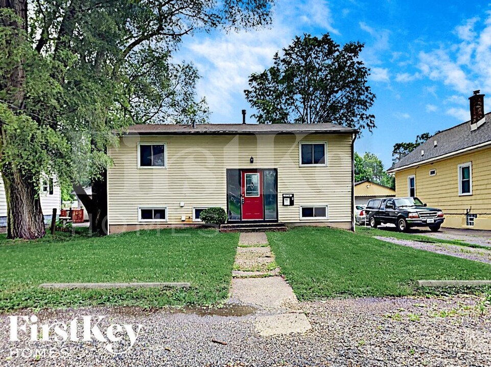 1154 Rathbone Ave in Aurora, IL - Building Photo