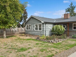 1459 Worthington St in Lake Oswego, OR - Building Photo - Building Photo