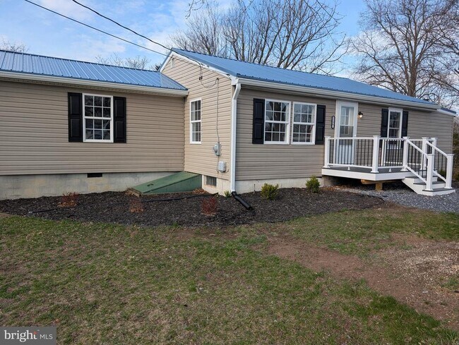 3296 Williamson Rd in Greencastle, PA - Building Photo - Building Photo