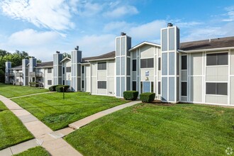 Whitehall Apartments in Topeka, KS - Building Photo - Building Photo